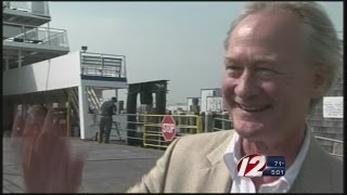 Chafee Joining Democrats