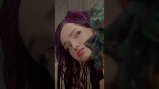 From makeovers to matchmaking, Anna Cathcart can do it all 👑 Descendants Shorts
