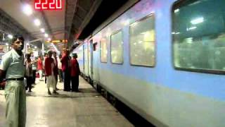 2003 Lucknow Shatabdi Express arriving PF 5 of New Delhi Station