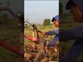 Traktor Sawah Memulai Pekerjaan