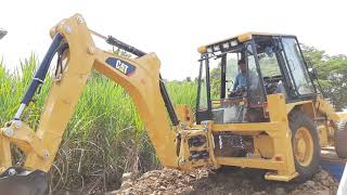 New CAT Backhoe Loader 424B2 Risky unloading from TRUCK |  JCB LAUNCHING 2022