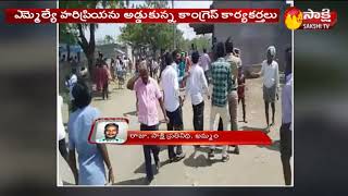 congress workers pelt stones at Yellandu mla Haripriya Nayak |ఇల్లందు ఎమ్మెల్యే హరిప్రియపై రాళ్లదాడి