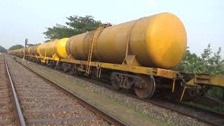 তেলবাহী ট্রেন কত বড় হয় দেখুন Parbatipur to Khulna Board gauge Oil tanker Bto Bangladesh railway