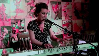 The BlueStocking - Groundhog day (live @ Tema-bar)