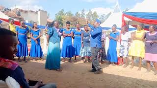 kavuu and yonayona live performance at a wedding