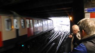 LONDON UNDERGROUND C69/77 STOCK LEAVING FARRINGDON