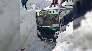 HRTC bus struggling in snow at Rohtang pass | Keylong depot