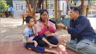 Sister Chan Lin, a vegetable seller with a disabled son,receives money from Khmer-American charity