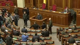 Réaction des parlementaires ukrainiens après la destitution de Ianoukovitch