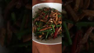 韭菜花牛肉豆乾絲，炒三絲