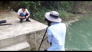 Huanong Brothers: We go fishing and come back with 2 fish. Lucky, lucky!