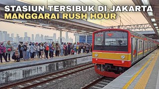 PENUMPANGNYA MEMBLUDAK!! Kesibukan Stasiun Manggarai Jam Pulang Kerja