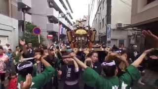 綱島・諏訪祭り 西一＆二町会 連合神輿渡御 平成26年。