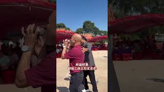 光哥唱歌現場的氣氛非常好！男女老少都很開心！大家都很喜歡！ 【桂平光哥】