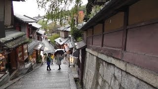 京都　雨の午後に八坂神社～清水寺境内～知恩院の三門前を歩いて撮影　2013年　Kyoto　Kiyomizu -Temple