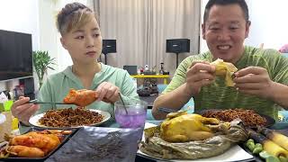 他还长心眼了#光盘行动拒绝浪费#夫妻日常#美食#太香了#eating show#eating challenge#husband and wife eating food