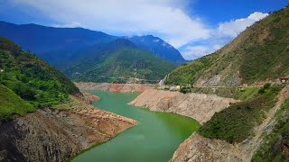 凉山州木里县，30公里惊险下坡，中国四川最美盘山公路，大峡谷风景堪比仙境，很多人不敢相信这居然是真的