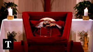 Pope's body lies in rest at Vatican chapel