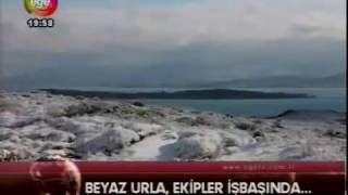 Urla Belediyesi ekipleri karla mücadele için işbaşında