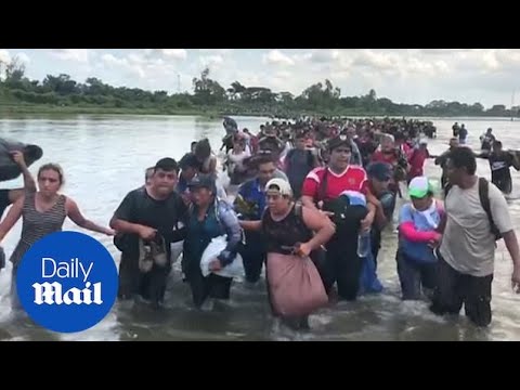 Hundreds Of Vulnerable Migrants Cross River Into Mexico - YouTube