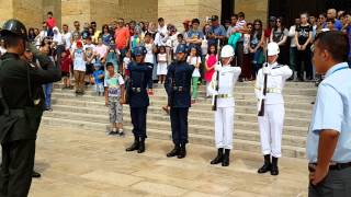 Turistleri Hayran Bırakan Anıtkabir Nöbet Değişimi - Turkish Guards Change