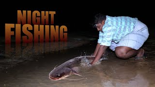 Night Fishing|நள்ளிரவில் அடை மழையில் மீன் வேட்டை|Village Hunting|Fish Catching|Village Food Safari