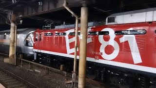 【警笛あり.PP運転!!.カシオペア紀行上野〜神立往復ツアーに伴う返却回送】EF81-95号機(レインボー)+E26系12B(両)+EF81-81号機(お召し)が上野駅13番線爆を音警笛を鳴らして出発