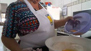 VILMA SOARES  FAZENDO  PÃO  DE QUEIJO   DA  HORA