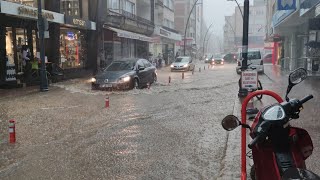 Giresun'da şiddetli yağış sonrası yollar göle döndü