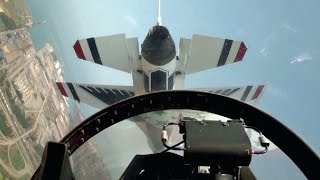 サンダーバーズ・コックピット映像 空中衝突ギリギリまで接近 F-16