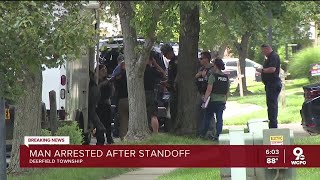Man arrested after hours-long police standoff in Warren County that caused mass emergency alerts
