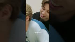 Han kissing Lee Knows neck and his heartbeat went 📈😭 #straykids #minsung #skz #shorts #keşfet #fyp