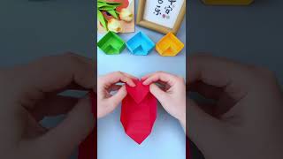 The New Year is coming soon. Come and fold a few heart-shaped storage boxes by yourself. Put the