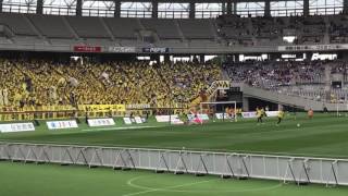 試合前柏レイソル選手入場時のサポーターの様子。Jリーグ2017.5.14 FC東京対柏レイソル戦。