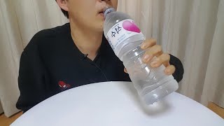 시원한 1리터 생수 물 원샷 먹방 수분보충 갈증해소 ice water 1liter one shot mukbang no talking