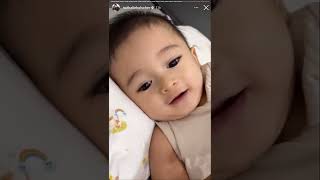 Lucu banget yaa ketawa baby Adzam (Source: ig @nathalieholscher)