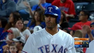 BAL@TEX: Rangers take the lead with five-run inning