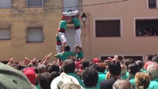 Primer 3/8 aixecat per sota dels Castellers de Vilafranca