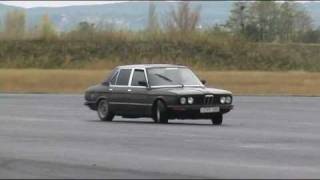 BMW E12 528i Drift practice