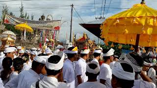 Suasana saat melasti di desa bungkulan pada tanggal 14 april 2019