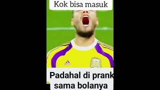 Waw,..!Ketika Bola Ngeprenk Seorang Kiper,Apakah Ini Goal?#feedshorts #sepakbola