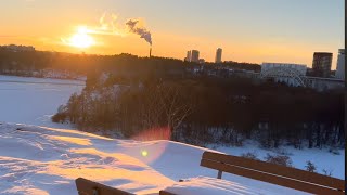 Stockholm Walks: Södermalm hill \u0026 shoreline. Footsteps on snow. Mid day sunset. 4k.