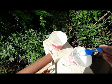 What type of reaction occurs when sodium hydroxide solution is mixed with acetic acid?