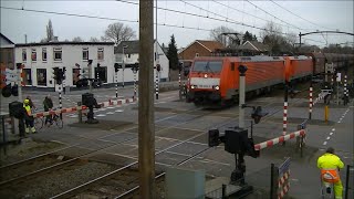 Spoorwegovergang Helmond 't Hout // Dutch railroad crossing