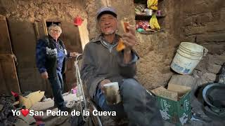 Don Lorenzo feliz comiendo cazuela que mi mama le preparo: soy un barril sin fondo