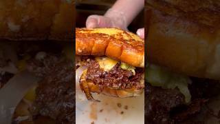 Cheesy toast #burger #cookingvideo #burgerporn #foodporn #smashburger #asmr #sizzler #cheesytoast