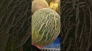 HOW TO PICK GOOD MELON #shorts #melon #trending #satisfying