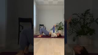 Cardio Pilates workout using a Theraband #matpilates #pilates #pilateslovers #theraband #cardio