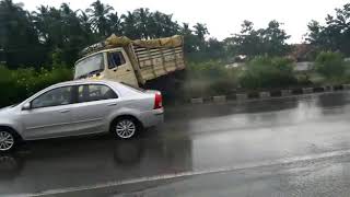 Reckless driving . വല്ലാത്ത ഒരു ഓവർടേക്ക് ആയിപ്പോയി