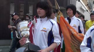 東レアローズ(女子)優勝パレード2010 開始前の一コマ